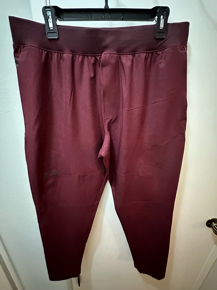 UNDER ARMOUR Men's Size XL Unstoppable Fitted 4-Way Stretch Tapered Joggers NWT!