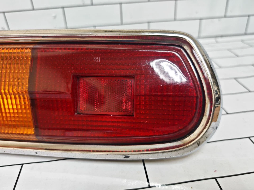 LUZ TRASERA DATSUN VIOLETA 710 160J LADO DERECHO GENUINA IKI JAPÓN Foto 3 de 4