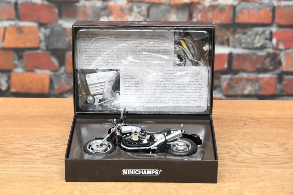 MINICHAMPS 122 163700 Yamaha Vmax Blue 1993 Motorrad in OVP unbespielt - NEU - Bild 2 von 4