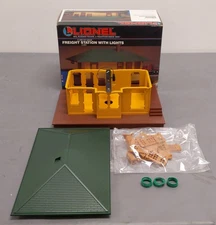 Lionel 6-12812 O Illuminated Freight Station LN/Box