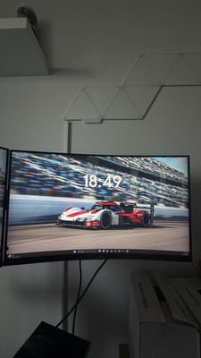 AOC Gaming C32G2ZE 32'' Curved VA LED Monitor, 240Hz, Full HD, Schwarz