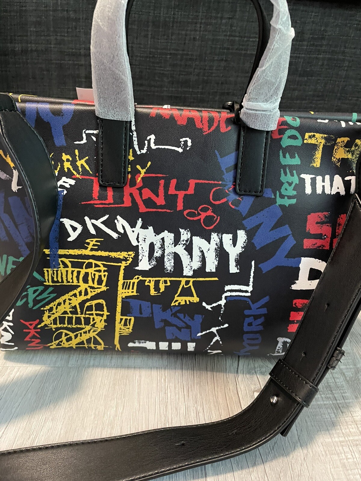 DKNY Graffiti Tilly Sm Zip Tote/Purse. With Handles And Shoulder Strap