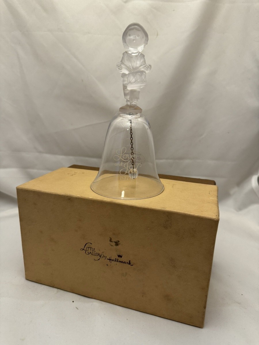 L.W.C.−Love To Share（Crystal Bell 01) Little Gallery Hallmark 1979 Crystal Love & Joy Glass Bell