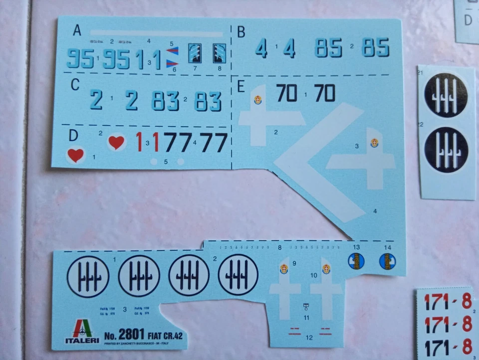 Decals avanzate da kit di montaggio Italeri Regia Aeronautica scale 1:72-1:48 - Immagine 4 di 4