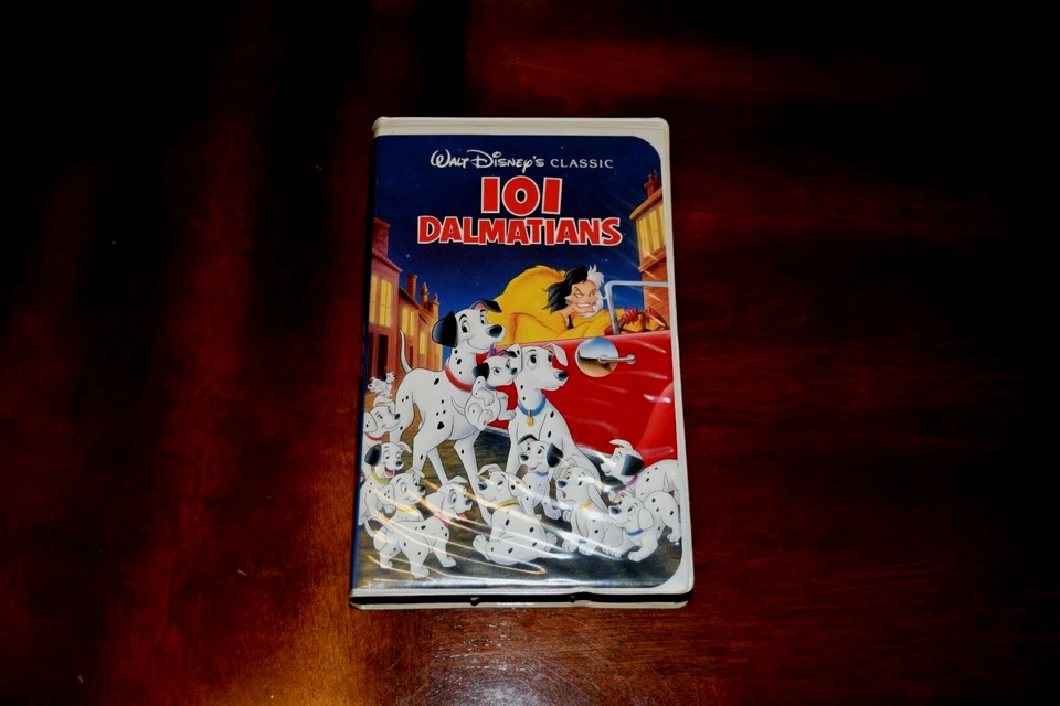 DISNEY (2X) CLASSIC 101 DALMATIANS BLACK DIAMOND SERIES VHS + SPANISH VERSION - Image 2 of 4
