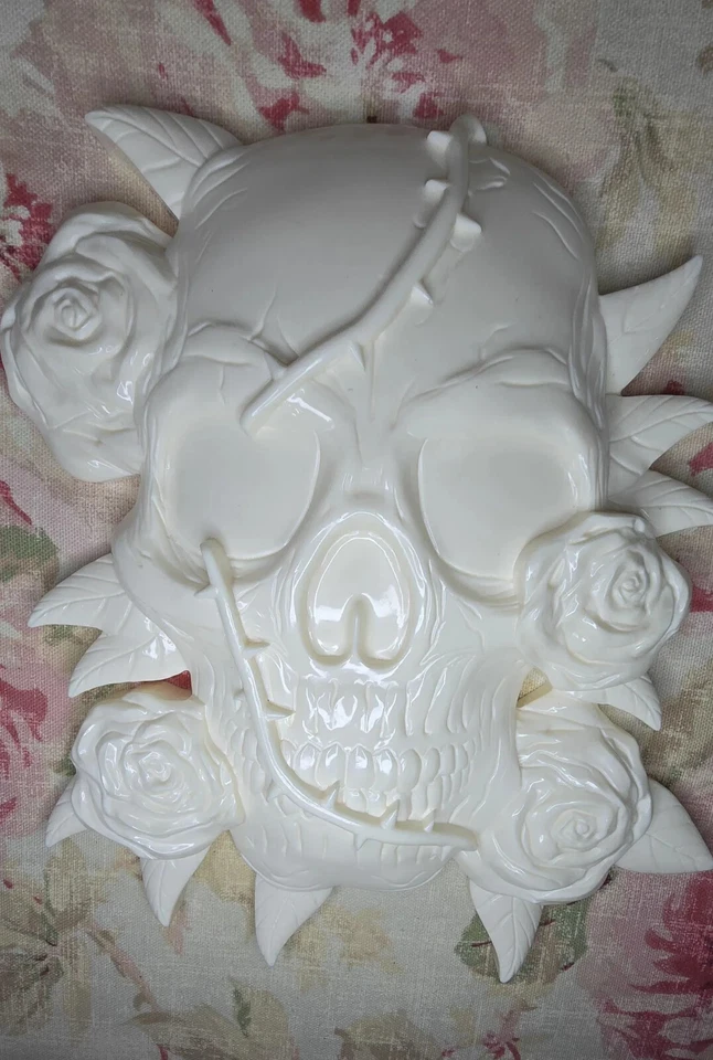 ¡Nuevo! Rosa Nera - Calavera masiva con rosas y espinas Foto 4 de 4