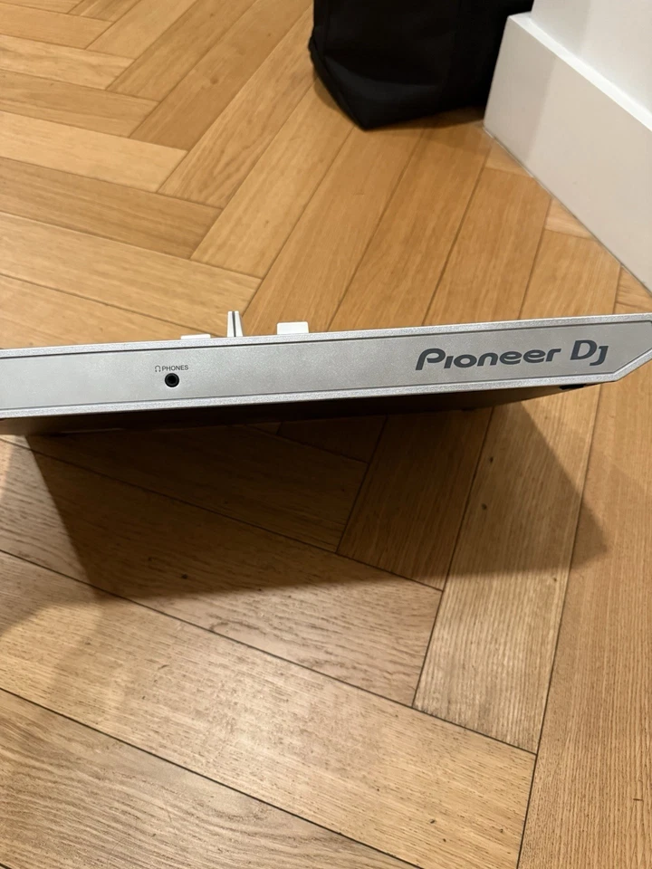 Pioneer DJ DDJ-SB3 Silver Limited Edition 2-Channel DJ Controller Serato - Image 4 of 4