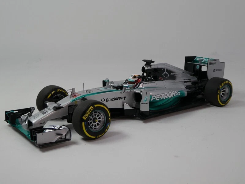 Minichamps Mercedes W05 #44 Lewis Hamilton World Champion 2014 1/18 186140044 - Immagine 2 di 4