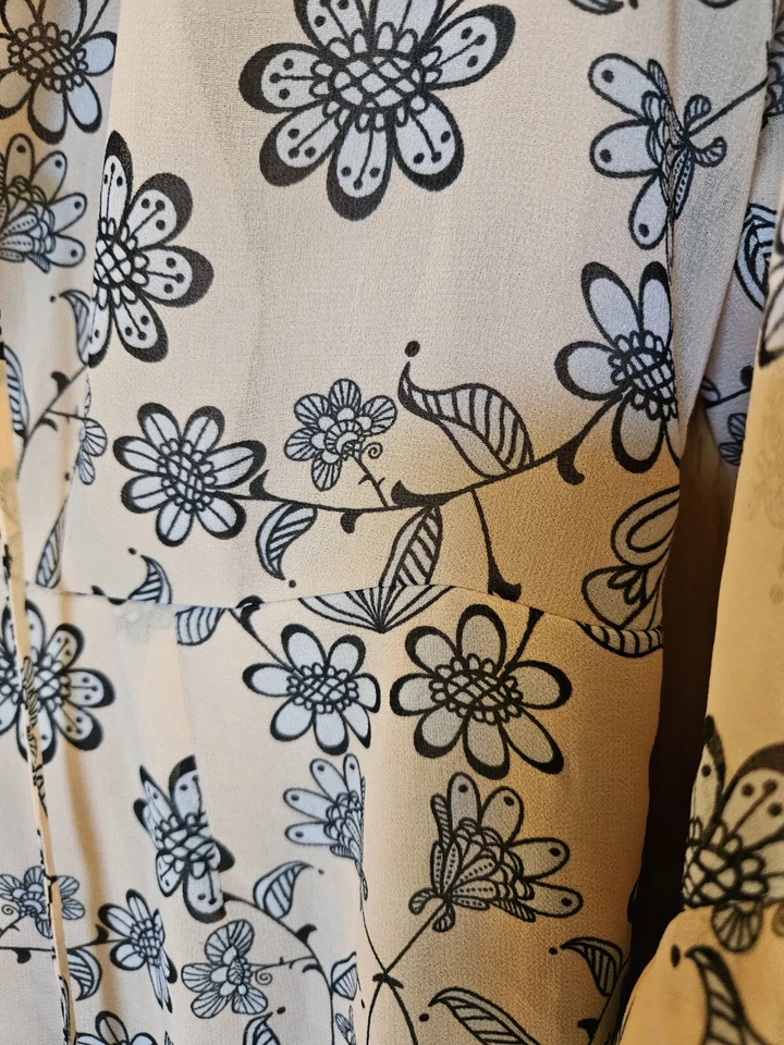 全新带标签 For Love & Lemons Pia Romper 淡桃色花卉印花波西米亚海滩 S 码 — 第 3/4 张图片