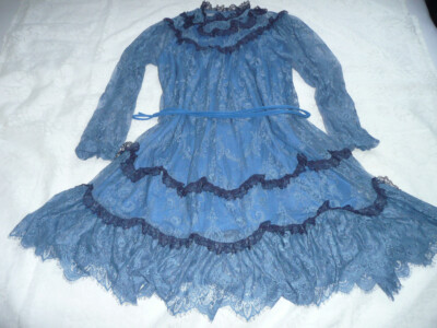 needle & thread Kleid aus Spitze in mittelblau Gr 44
