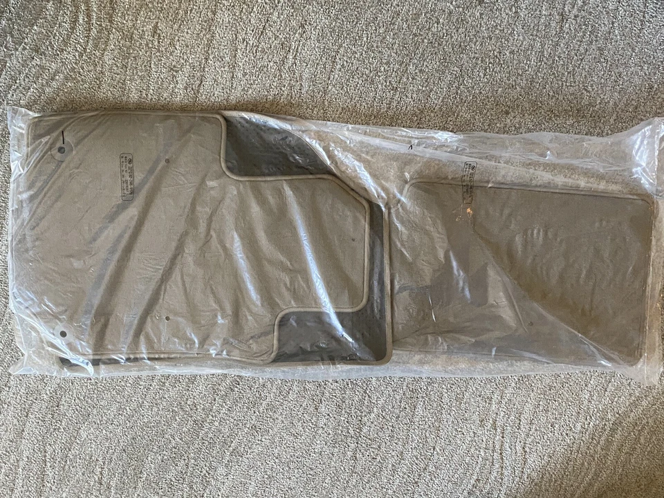 Alfombrillas GMC Terrain 2018-2023 delanteras y traseras premium gris OEM GM. Foto 3 de 4