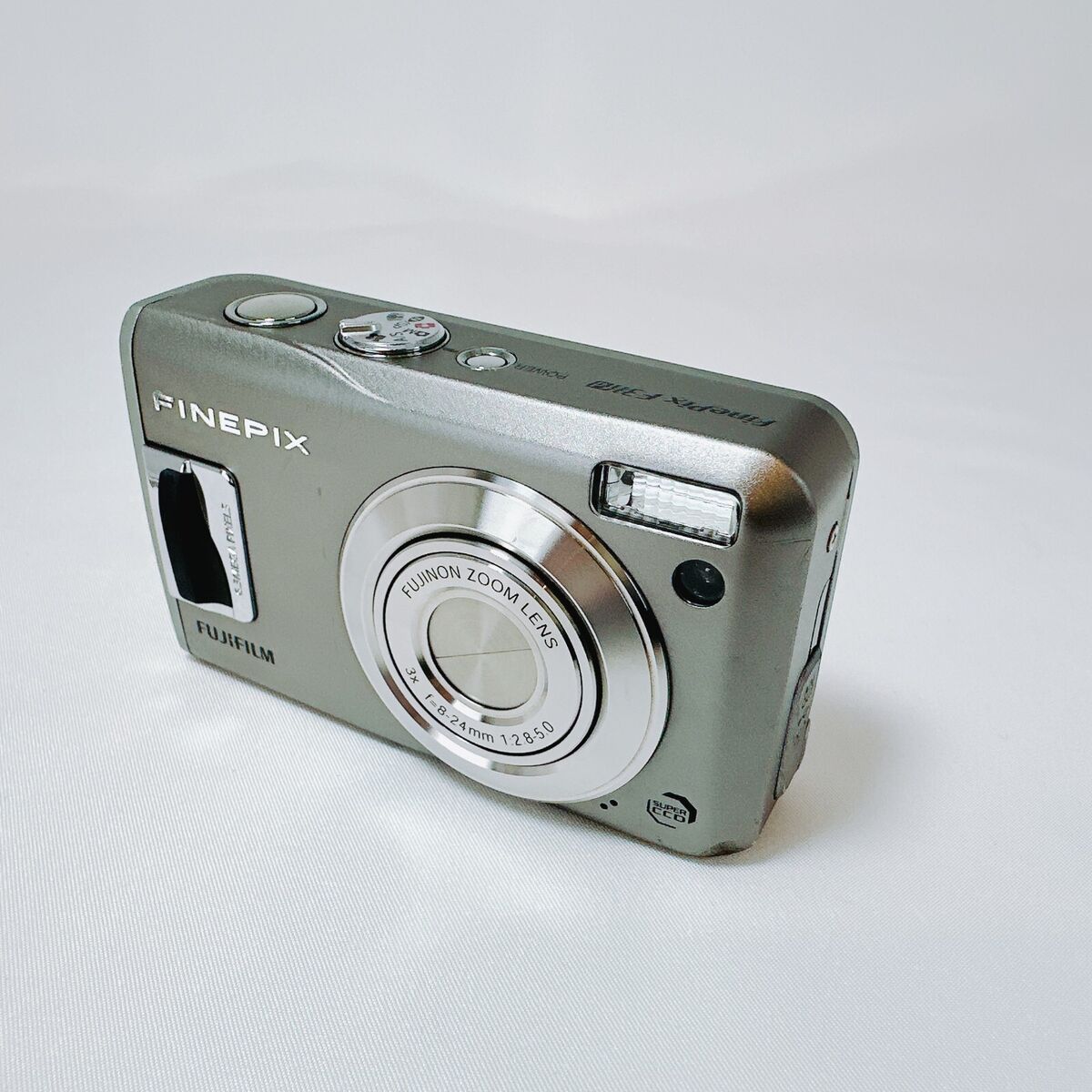 Fujifilm FinePix F31 fd Silver 6.3MP Compact Digital Camera Fujifilm FinePix F31 fd Silver 6.3MP Compact Digital Camera
