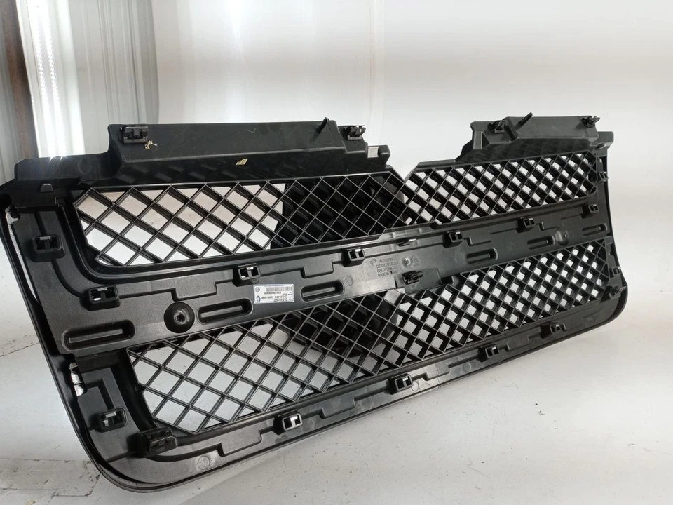 GMC Envoy 2006-2009 (no Denali) parrilla usada probada Foto 4 de 4