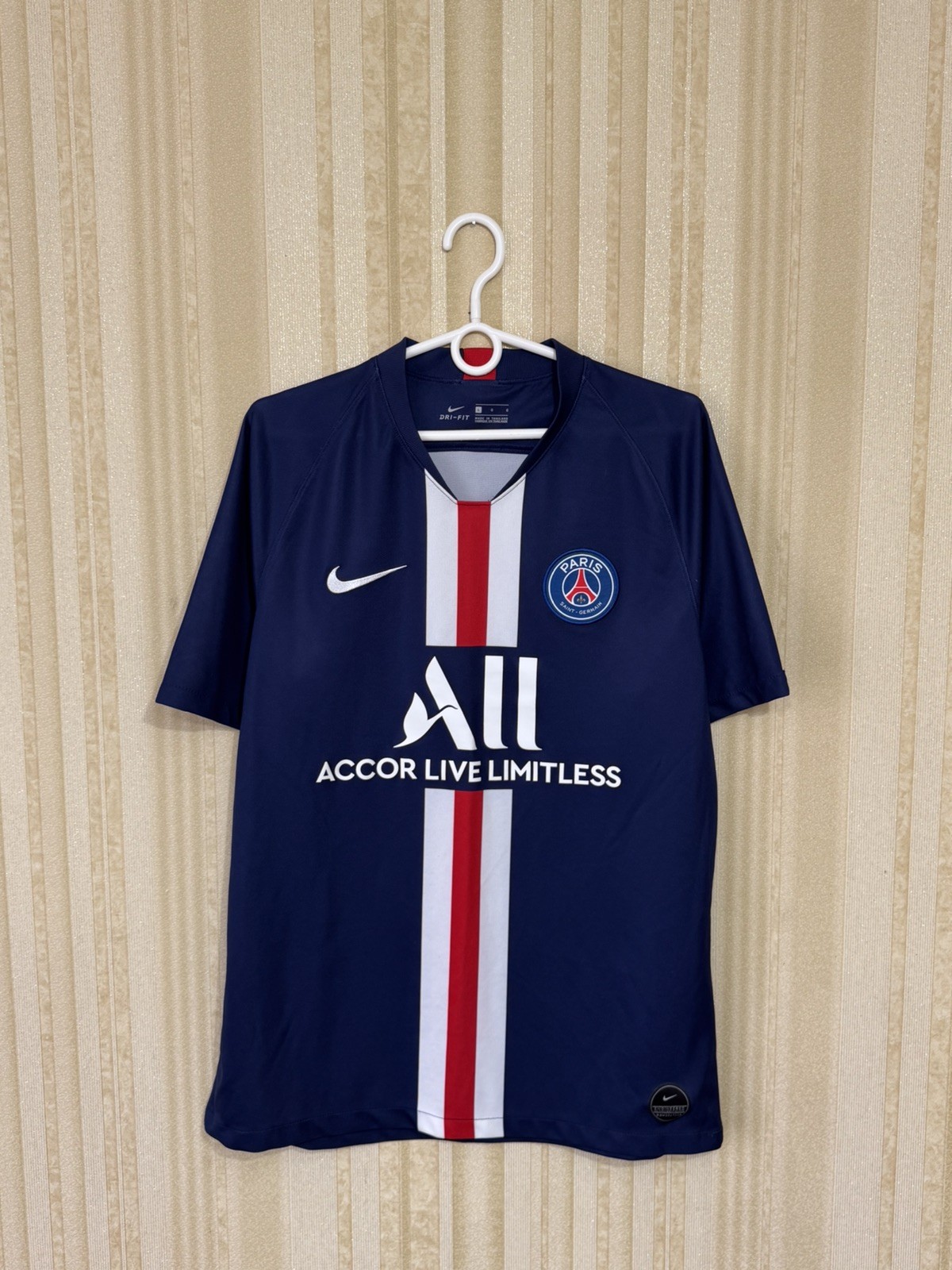 Paris Saint Germain 2019-2020 Home Jersey | Vintage Soccer Size L