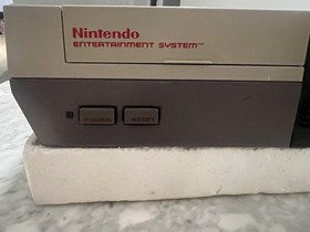 Nintendo NES Action Set w/ Box Zapper 2 Controllers + Mario Duck Hunt CIB