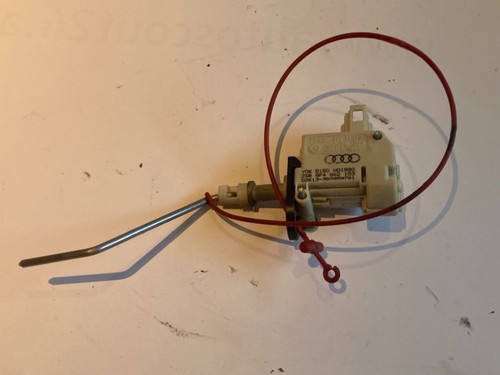 Audi A3 8P Bj.06 / gebr. Stellmotor Tankklappe Tankdeckel 8P4862153 #849