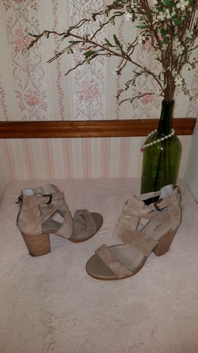 Hinge Women's Cora Block Heel Sandal Taupe Suede size 9 M - Picture 10 of 10