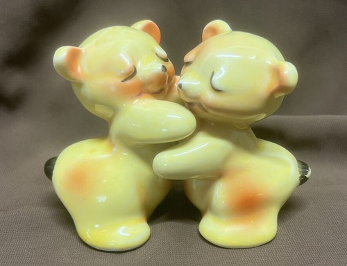 VTG/ Salt & Pepper Shakers / Yellow Hugging Bunnies/ Van Tellingen