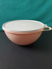 Tupperware Thatsa Bowl Medium in Peach with white Seal 4.5 L / 19 Cup Peach