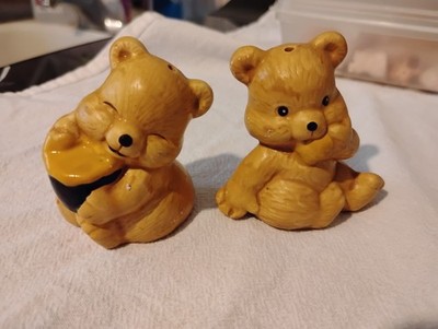 Vintage Teddy Bears Eating Honey Ceramic Salt & Pepper Shakers Set