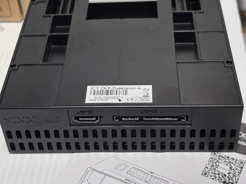 4 Pieces - Icy Dock MB741SP-B (3) ExpressCage & MB795SP-B (1) SATA SAS Enclosure - Picture 13 of 15