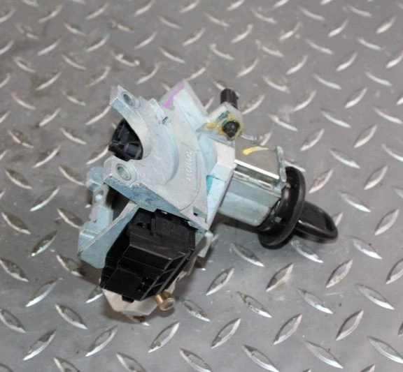 2002-2009 Chevy Trailblazer Ignition Switch Cylinder Housing & Key Assembly Oem - Image 3 of 4