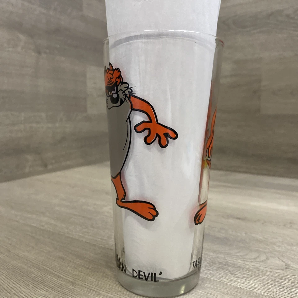 Vaso de beber Taz Tasmanian Devil 1973 letras negras Looney Tunes Pepsi Foto 2 de 4