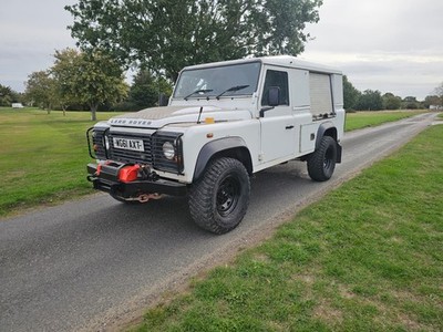 Land Rover Defender 2011