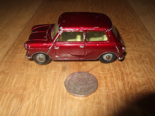 CORGI TOYS MORRIS MINI MINOR CAR No 226 VINTAGE DIECAST