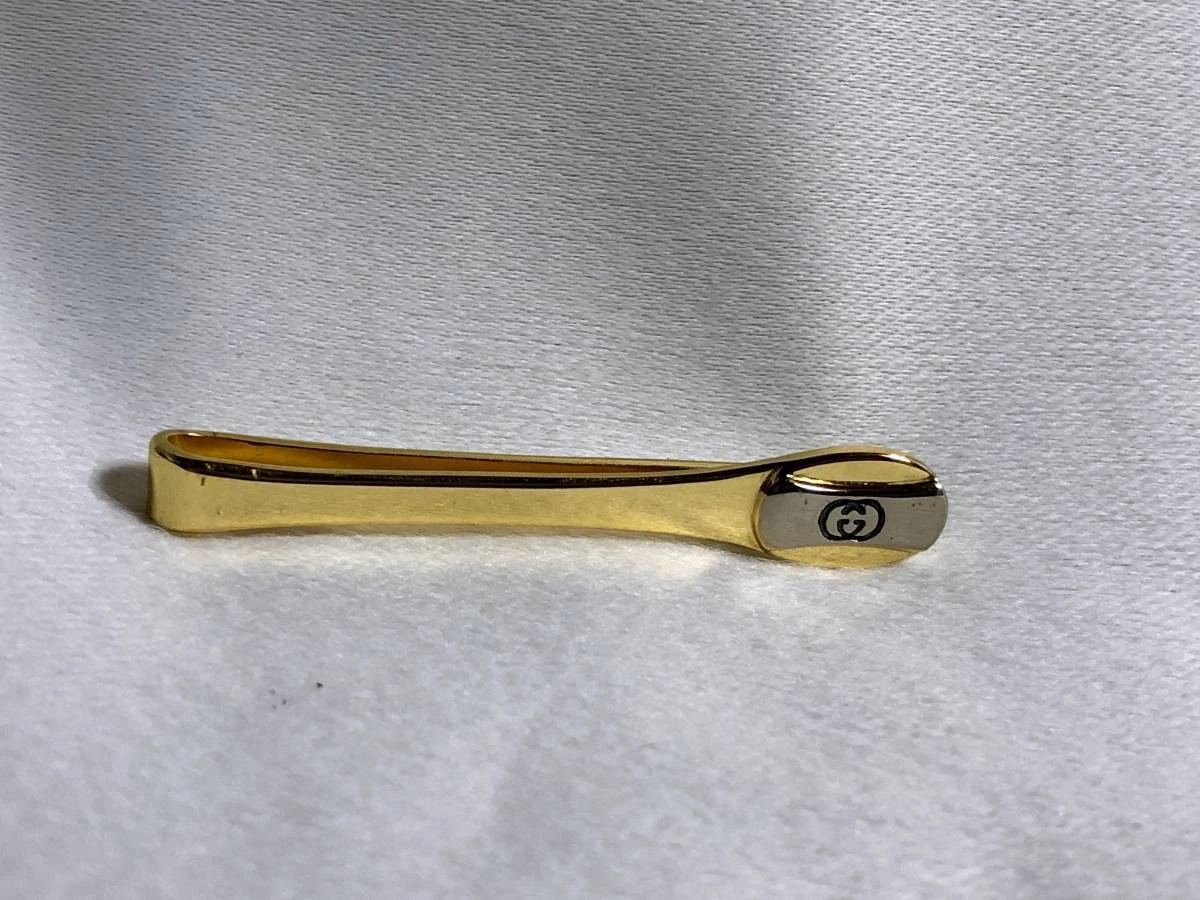 Broche à cravate GUCCI logo GG or argent longu cm larg,9 cm bijou homme authentique