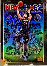 2019-20 NBA Hoops Get Out the Way Holo #3 Karl-Anthony Towns Basketball Card
