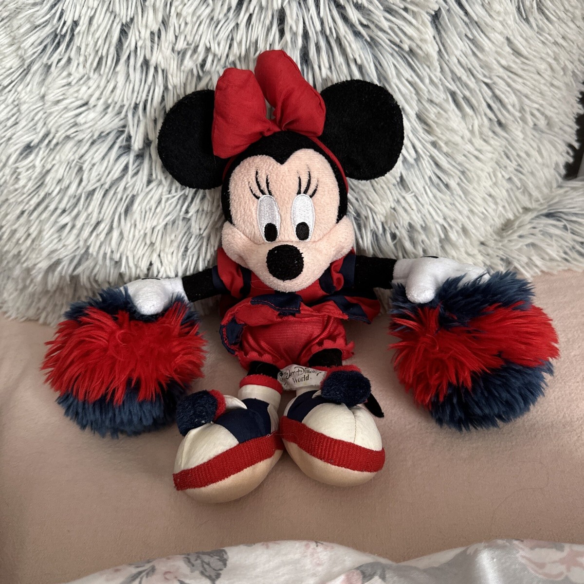 Minnie Mouse Cheerleader Stuffed Ainmhithe CHEERLEADER MINNIE MOUSE