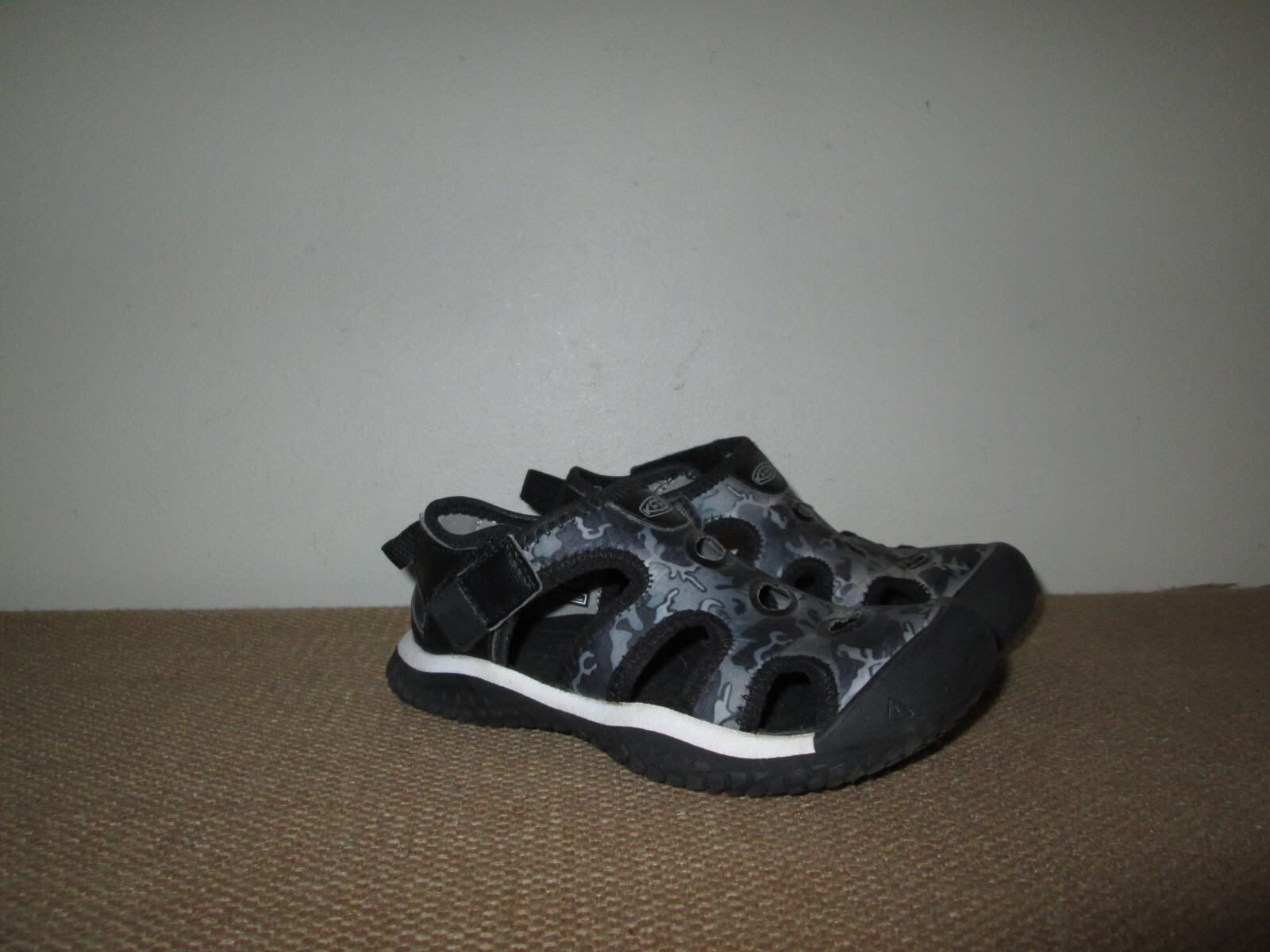 Sandali da acqua KEEN bambino unisex Stingray punta chiusa nero mimetico taglia 10