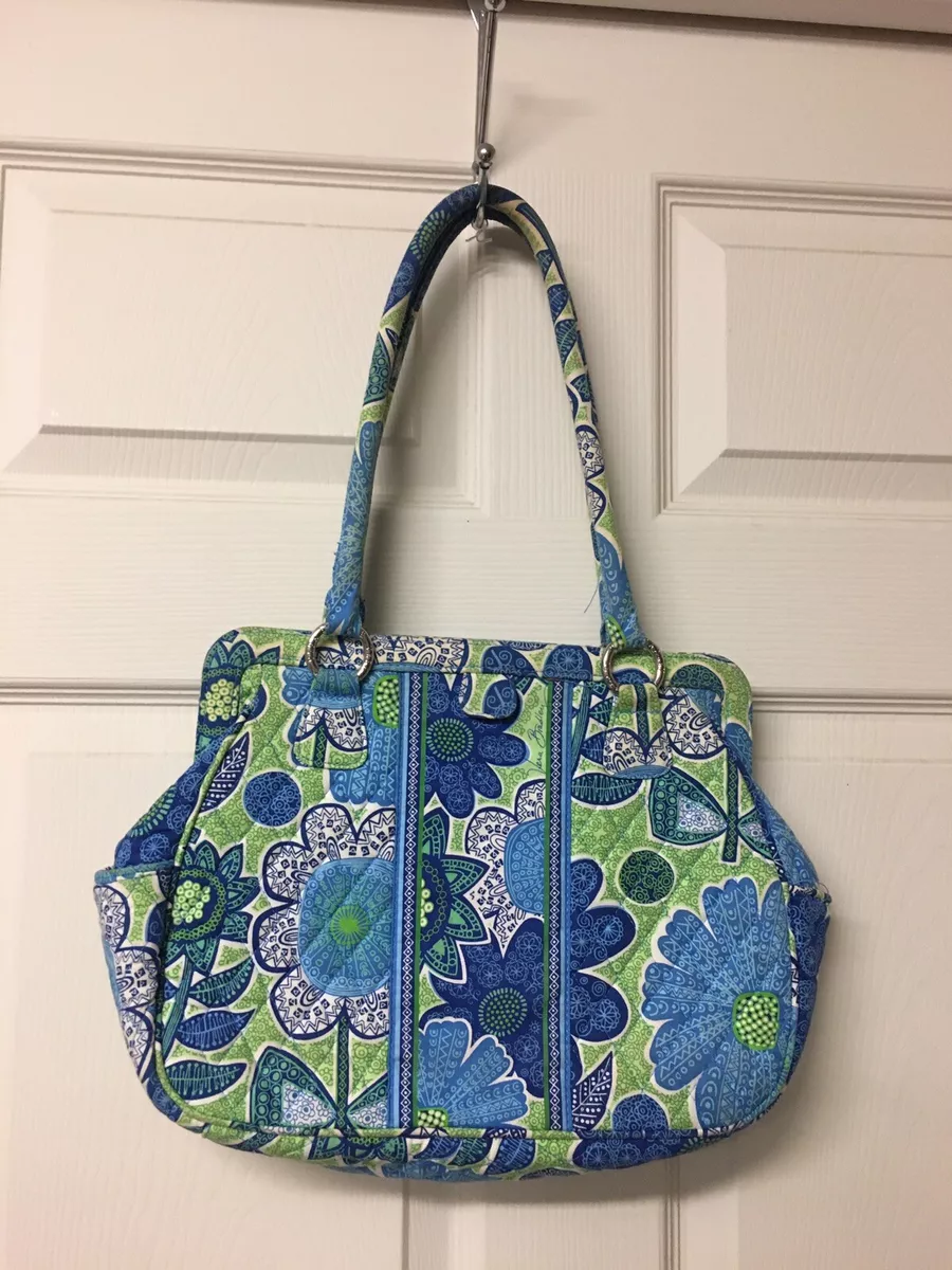 Vera Bradley Purse green magnet close in good shape Clean on inside