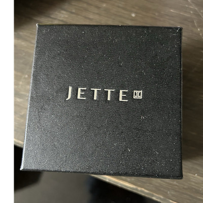 JETTE Damen Armbanduhr Analog rund silbern graues Armband Baton-Indizes Box
