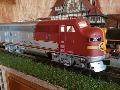 USA Train Diesellok F7A Santa-Fe, MZS Digital Decoder mit Original Ami-Sound OVP