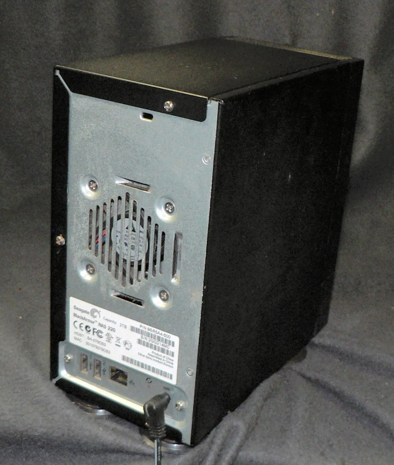 Seagate BlackArmor NAS 220 P/N:9SR5A4-500 NAS 2TB Capacity - Image 3 of 3