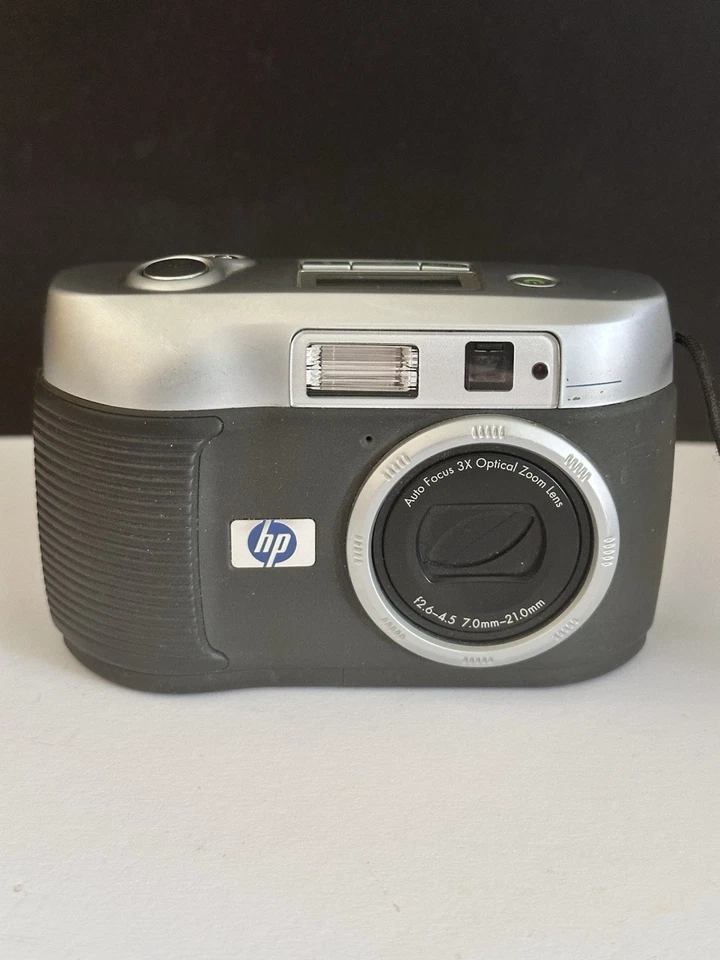 HP Q2164A VintageDigital Camera 3.3MP Auto Focus 3x Optical Zoom Lens  - Bild 4 von 4