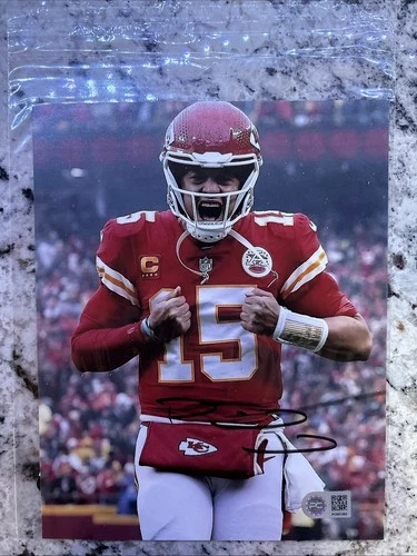 Patrick Mahomes Kansas City Chiefs Signed Autographed 8x10 Photo with Holo COA