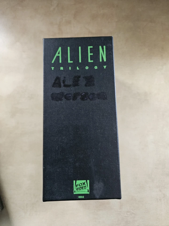 Alien Trilogy Box Set (VHS, 1993) Alien / Aliens /Alien 3 ~ Horror Sci-Fi Movies - Image 2 of 3