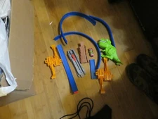 Zuru Metal Machines T Rex Attack Track Set With Wild Thing Race Car Parts 