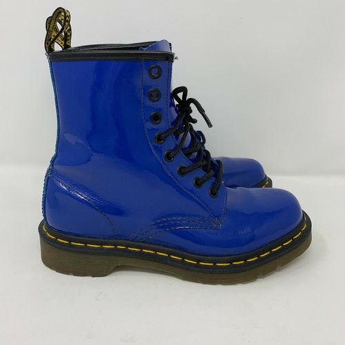 11821 doc martens