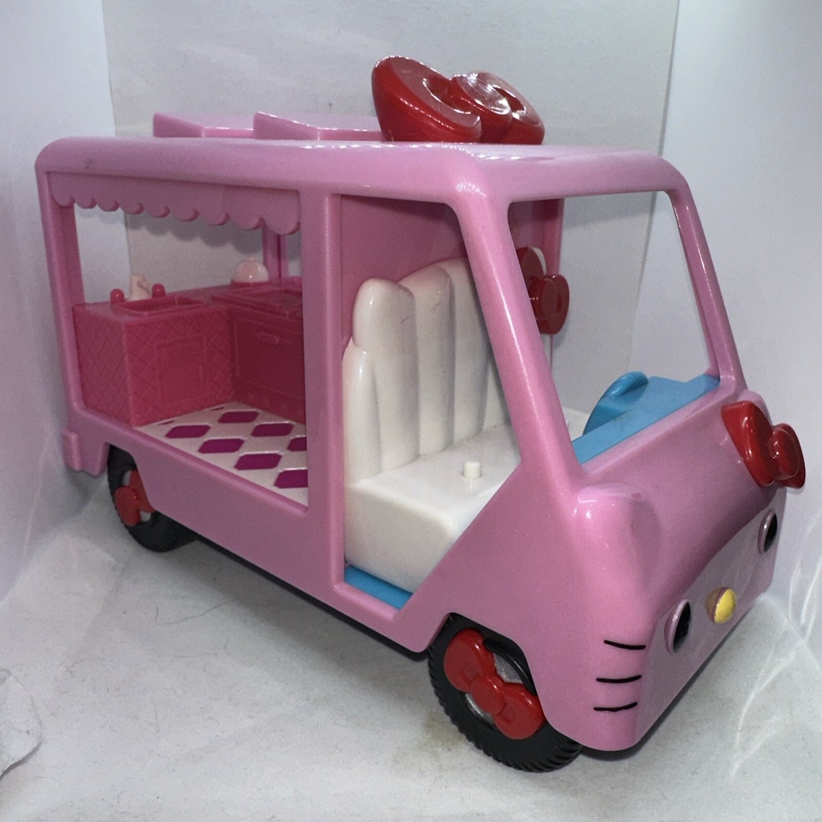 Hello Kitty Pink Food Truck Cafe with Cash Register Sounds Opening Tailgate