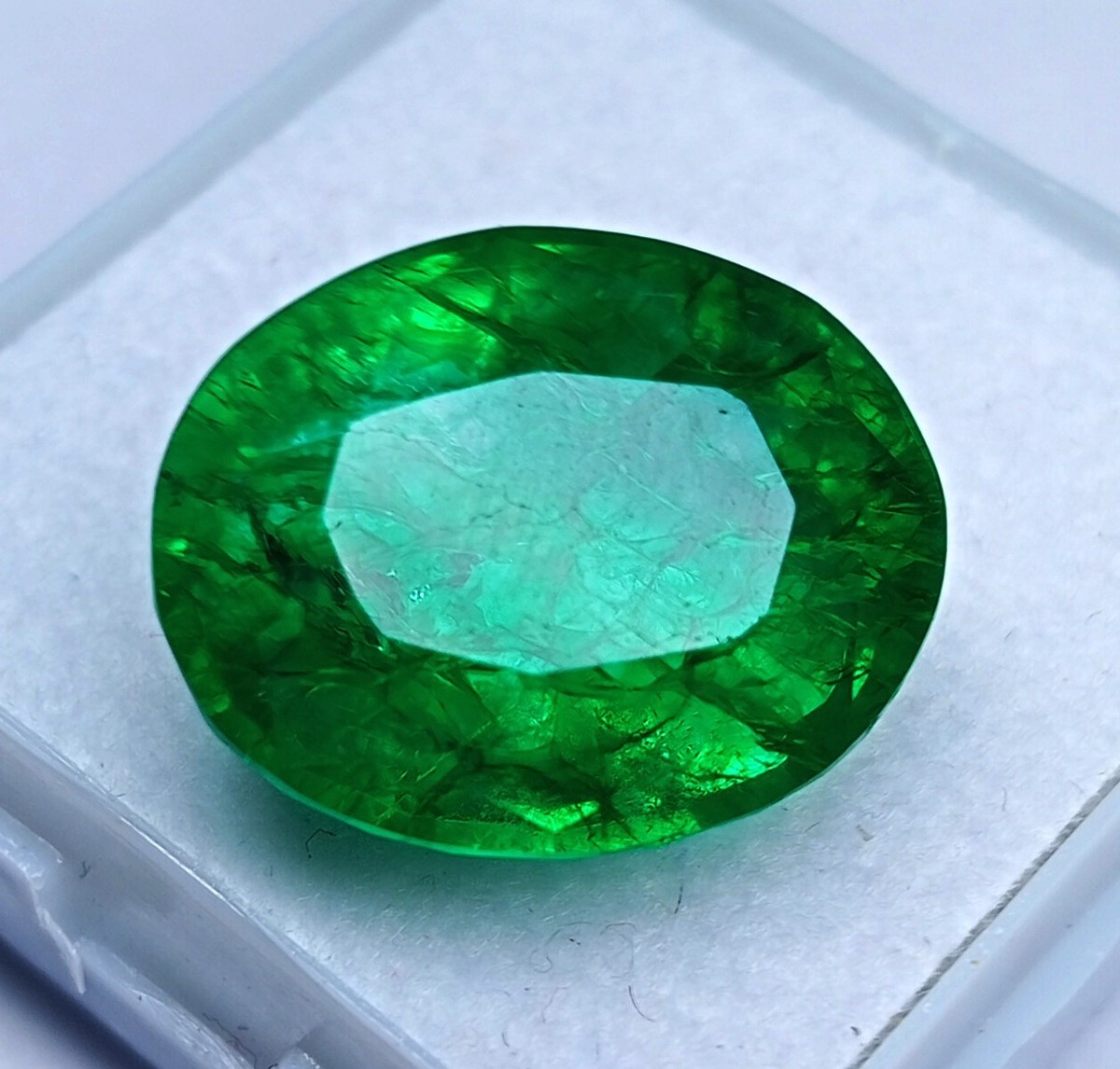 Green Colombian Oval Shape Certified Gemstone Ct Natural