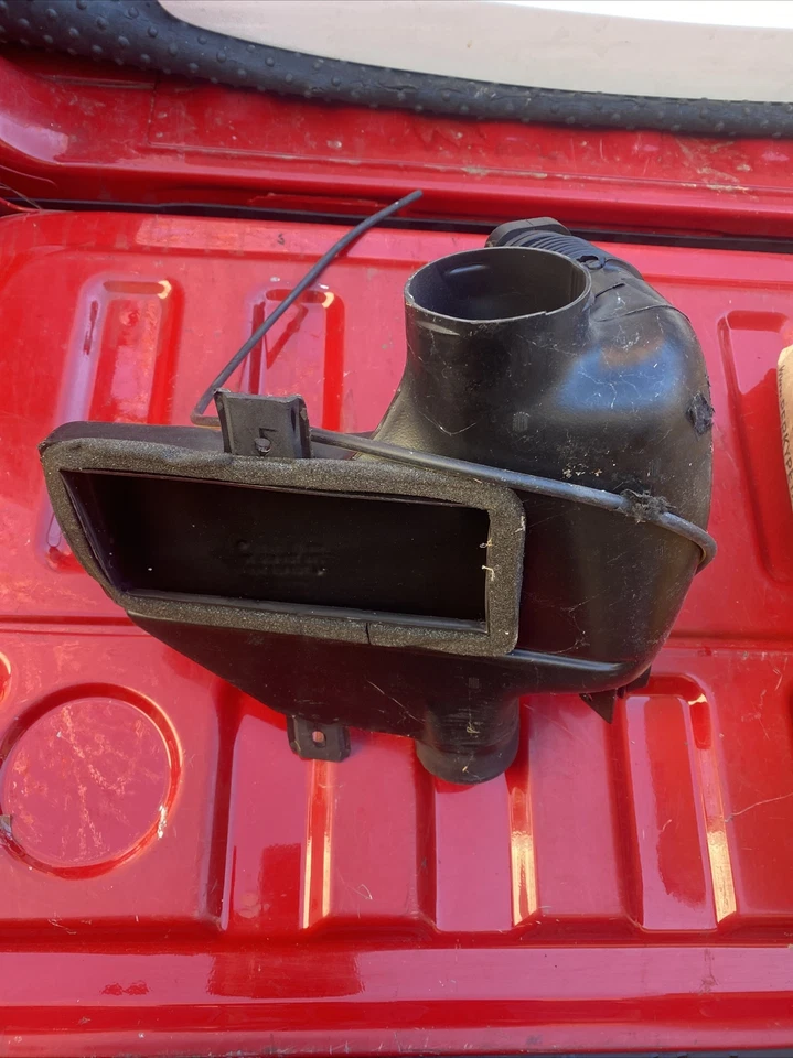 Genuine VW Caravelle Eurovan Transporter air guide centre lhd 7D1820363 - Image 4 of 4