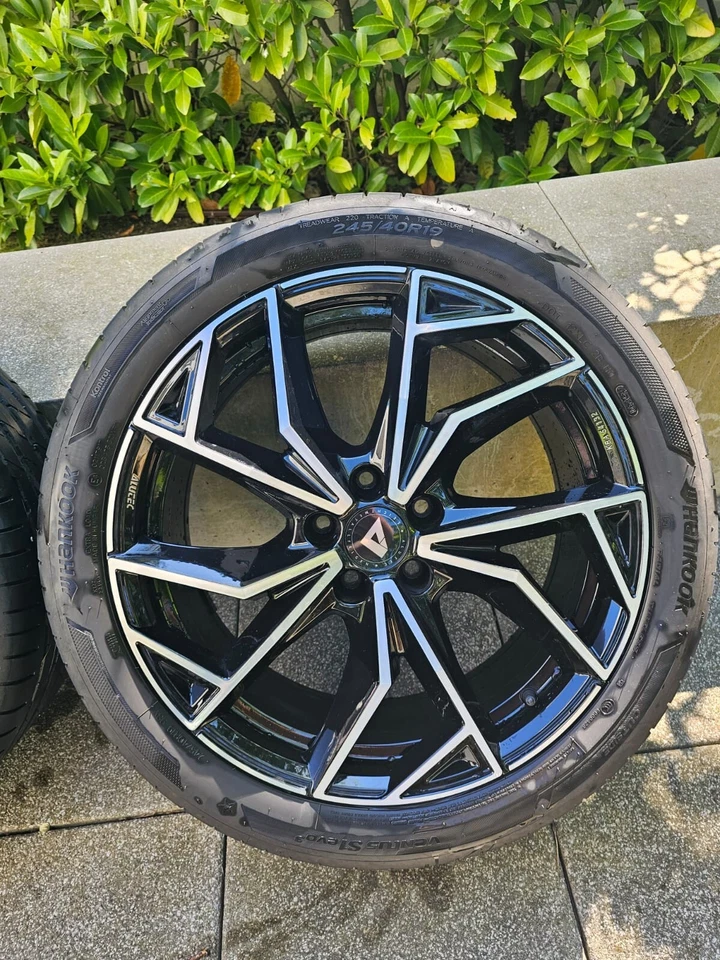 Sommerräder auf Alufelgen 4x Hankook 245/40 R19 ALUTEC ADX2 8x19 5x112 ET40 +VB+ - Bild 2 von 4