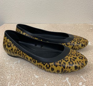 crocs lina graphic flat