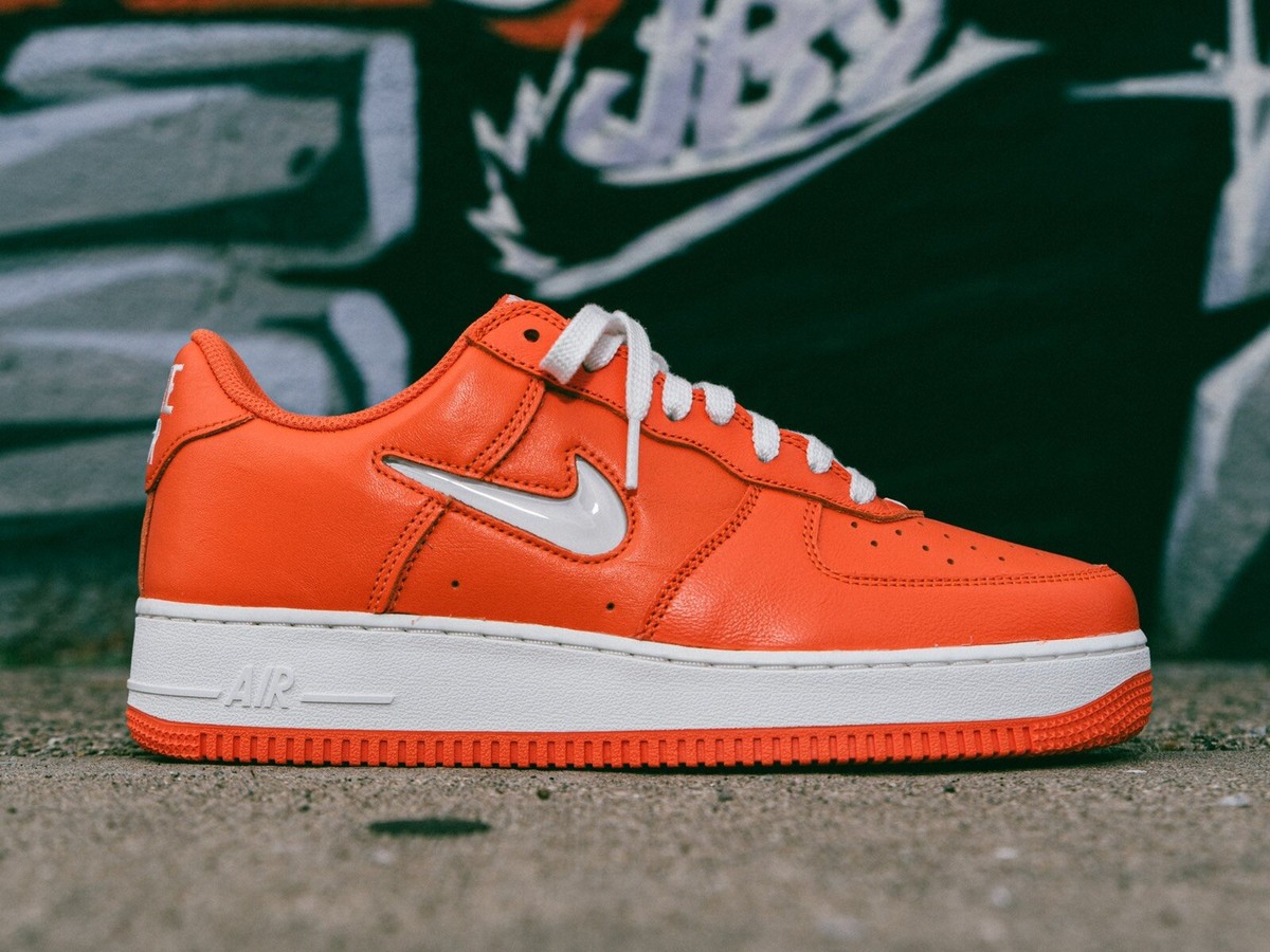 Nike Air Force 1 low retro safety orange/summit white*size M 10/ W