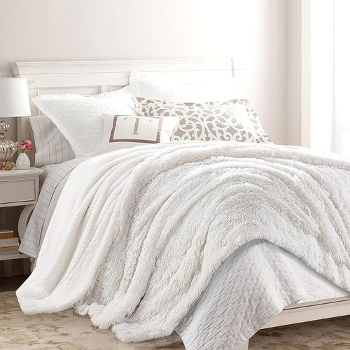 Soft and Lightweight 3-Piece Faux Fur Throw Blanket & Pillow Cover Set in White - Picture 5 of 10