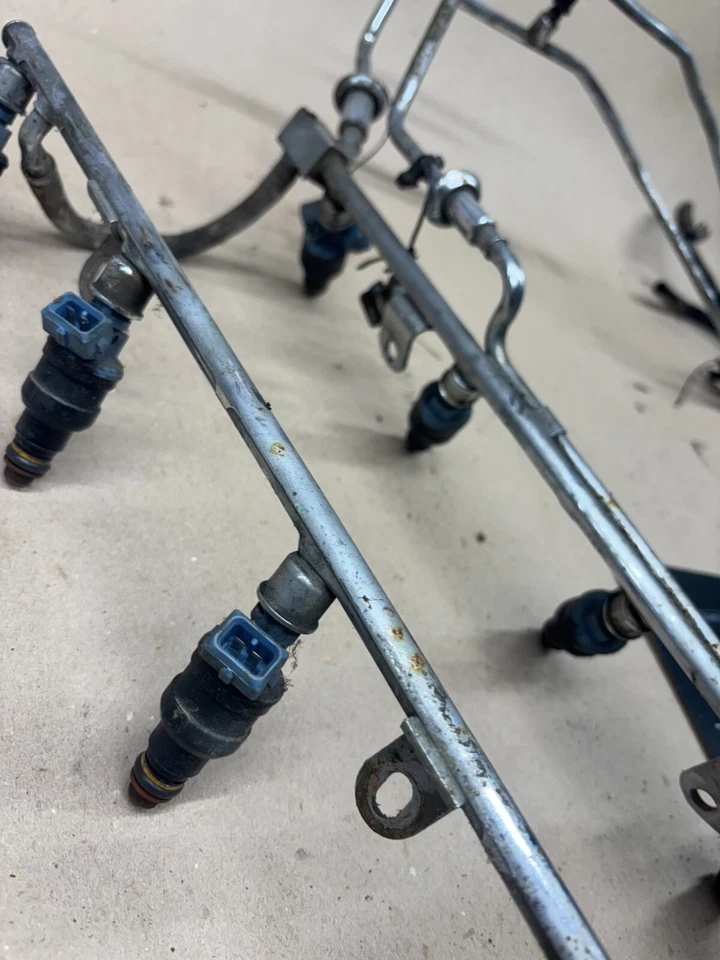 Ford Mustang 1986-1995 5,0 sobre inyectores y configuración de riel de combustible Cougar completo Foto 3 de 4